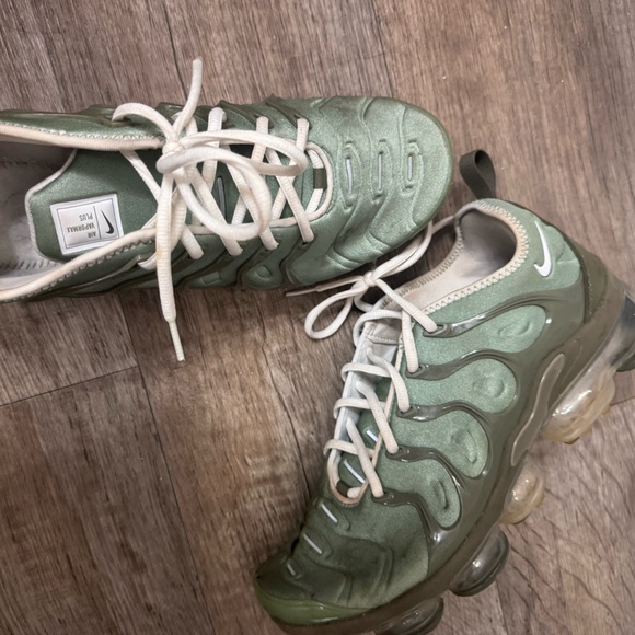 NIKE AIR VAPORMAX PLUS - OiL Green/ Men’s Size 10.5 [FD0779-386] - Picture 3 of 8